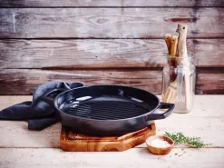 Alva Grillpan / Grillplaat Nori ø 28 cm + Gratis Leren Handvaten - geschikt voor alle warmtebronnen - geëmailleerde anti-aanbaklaag