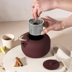 Berlinger Haus Theepot met RVS Filter - Gietijzer Mat Bordeaux - 1 Liter