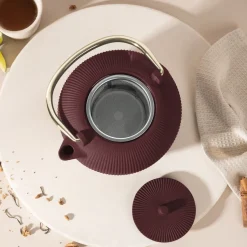 Berlinger Haus Theepot met RVS Filter - Gietijzer Mat Bordeaux - 1 Liter