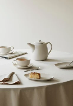 Broste Copenhagen Theeset Nordic Vanilla 7-delig / 2 personen - 1 theepot, 2 bordjes en 2 kop en schotels