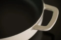 Combekk Koekenpan Skillet met 2 grepen Gietijzer Sand ø 28 cm - geëmailleerde anti-aanbaklaag