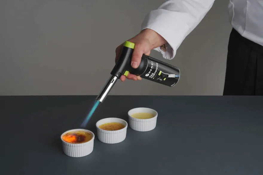 Hendi BBQ Aansteker / Creme Brulee Brander / Koksbrander - met gasbus + Extra Butaan Gas Navullingen - 4 Stuks