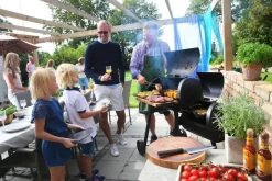 Landmann BBQ / Smoker Startersset Vinson 200 - met Houtskool & Aanmaakwokkels