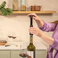 Vacu Vin Wijnpomp met 2 wijnstoppers - Wine Saver - Zwart